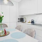Szamocka By Renters Prestige * Warschau